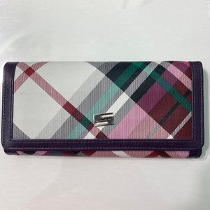 Tri-fold wallet with mirror and photo ID slot